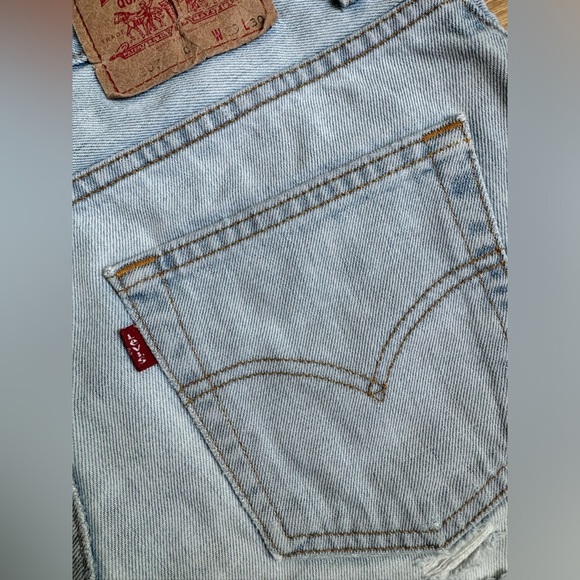 Vintage Levi’s Distressed Shorts size 25 - Picture 4 of 5